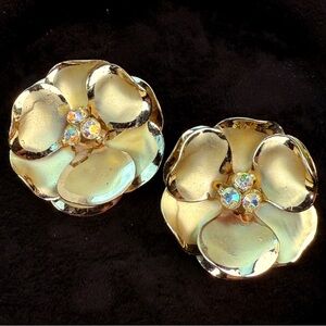 Vintage aged goldtone, 3-D flower clip on earrings